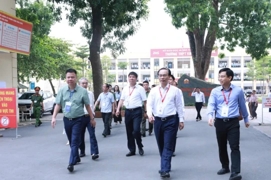 Bộ trưởng Hoàng Minh Sơn: Không chủ quan, đặt quyền lợi chính đáng của thí sinh lên hàng đầu