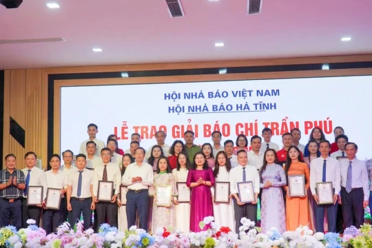 Phóng viên Báo Giáo dục và Thời đại đoạt giải C Giải Báo chí Trần Phú