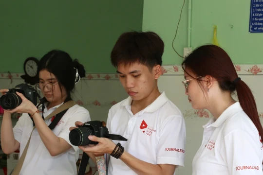 Những chuyến tác nghiệp đầu đời và hành trình chạm nghề báo