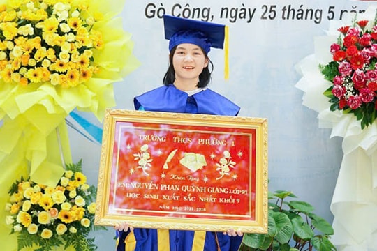 Thủ khoa lớp 10 đạt điểm tuyệt đối Toán, Văn, Anh