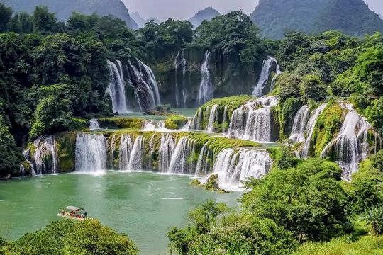 Việt Nam sở hữu thác nước tự nhiên lớn nhất Đông Nam Á, thuộc nhóm đẹp nhất thế giới