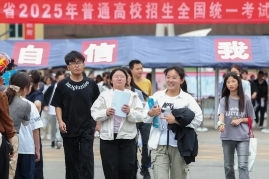 Vì sao hàng trăm nghìn học sinh Trung Quốc rời bỏ đường đua Cao Khảo?