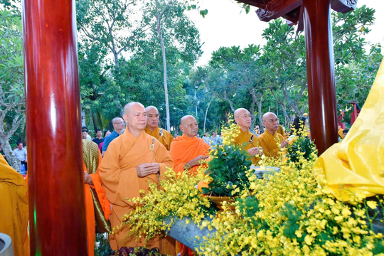 Hành trình rước Tượng Phật Hoàng Trần Nhân Tông về Thiền viện Trúc Lâm Phương Nam
