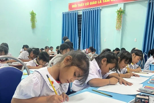 Sẵn sàng đội ngũ cho năm học đầu tiên dùng thống nhất sách giáo khoa