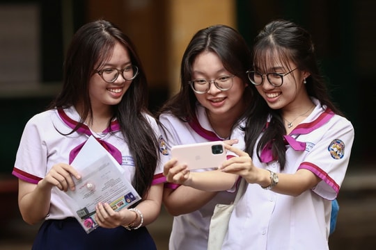 Đề thi tiếng Anh tốt nghiệp THPT có đang “đánh đố”, làm khó thí sinh?