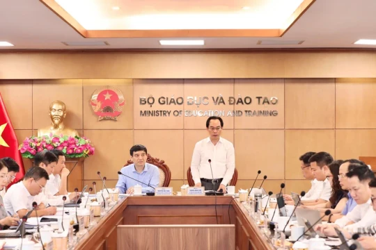 Đồng bộ thể chế và nguồn lực để tạo đột phá phát triển giáo dục