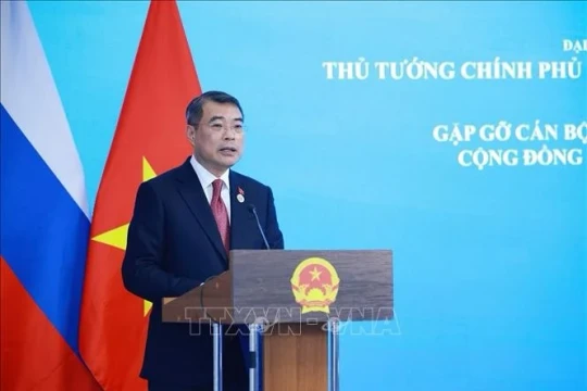 Thủ tướng Lê Minh Hưng gặp cộng đồng người Việt Nam tại Nga