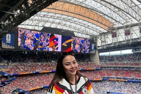 Cô gái Hà Nội chi 250 triệu xem World Cup, choáng với máy lạnh phủ kín sân