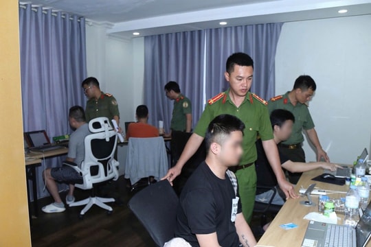 Cảnh sát đồng loạt kiểm tra 5 căn hộ, phát hiện 23 người nghi điều hành đường dây lừa đảo