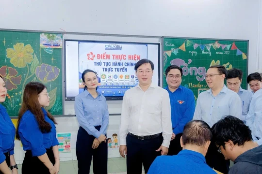 Lãnh đạo TPHCM thăm, động viên đội hình 'Mùa hè số'