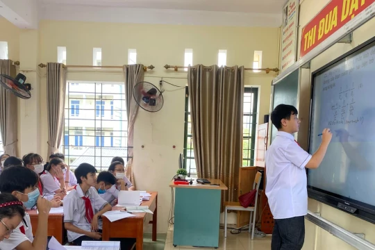 Trường phải gánh hơn 50 học sinh/lớp, nơi chỉ 'áp' 35 học sinh/lớp
