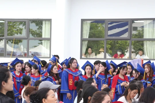 Hơn 1.400 tân cử nhân FBU tri ân cha mẹ, thầy cô trong lễ tốt nghiệp