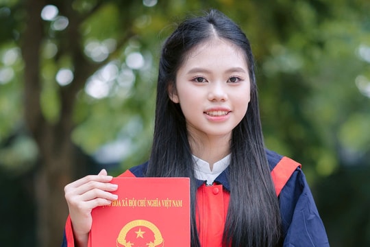 Nữ sinh giành ngôi thủ khoa thi lớp 10 Hà Nội
