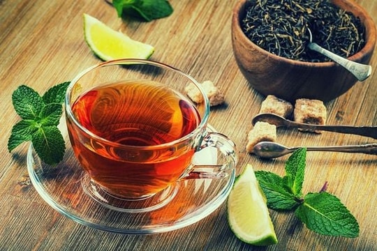 4 loại đồ uống ấm giúp bù nước hiệu quả như nước lọc