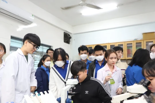 Giáo dục trong 'đường băng' tăng trưởng hai con số: Bắt đầu từ nguồn nhân lực