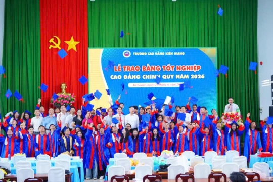 722 tân kỹ sư, cử nhân Trường Cao đẳng Kiên Giang nhận bằng tốt nghiệp