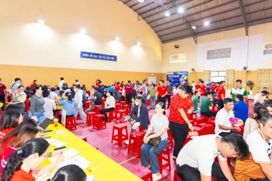 Học sinh, sinh viên, giáo viên tham gia 'Hành trình đỏ' tại Cà Mau