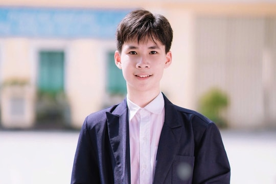 Thủ khoa học sinh giỏi đạt điểm 10 chuyên Toán