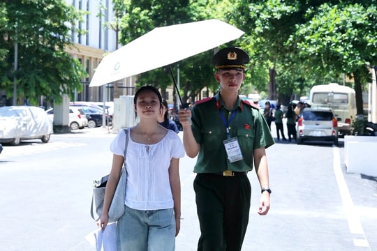 Tuyển thẳng 2 nữ sinh đạt giải Quốc gia môn lịch sử vào các trường công an