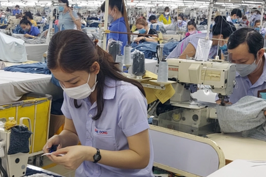 NÓNG: Công đoàn đề xuất 2 phương án tăng lương tối thiểu vùng từ ngày 1/1/2027