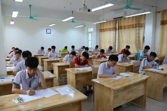 Hơn 17.000 thí sinh Quảng Ninh hoàn thành môn thi đầu tiên trong Kỳ thi tuyển sinh vào lớp 10