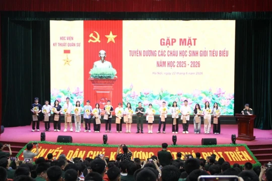 Học viện Kỹ thuật Quân sự tuyên dương hơn 700 học sinh giỏi và xuất sắc