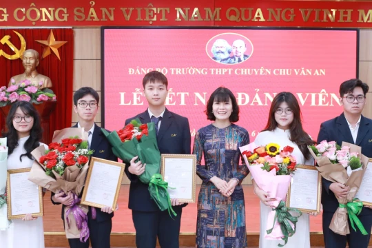 Phát triển đảng viên là học sinh góp phần rèn luyện bản lĩnh tuổi trẻ