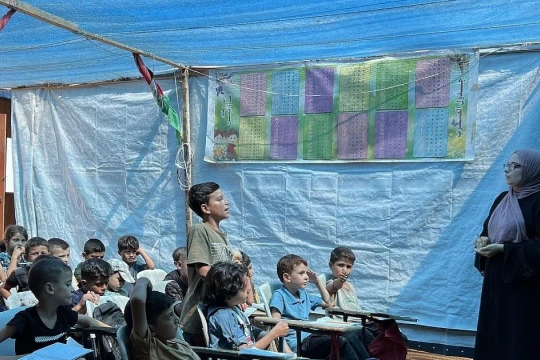Giáo dục trong những chiếc lều ở Dải Gaza