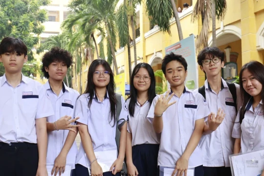 Phụ huynh chủ động tìm hướng đi cho con sau khi TPHCM công bố điểm thi lớp 10