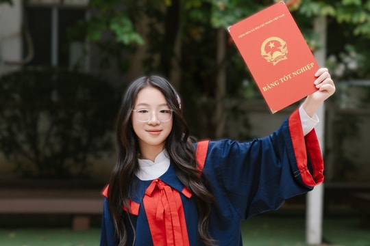 Nữ sinh Hà Nội trúng tuyển 5 nguyện vọng lớp 10 chuyên của các trường nức tiếng