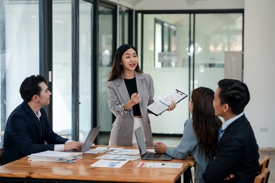 Tháng 7 dương RỰC rỡ - 4 con giáp phát triển MẠNH bất ngờ, đón nhiều tin VUI sự nghiệp