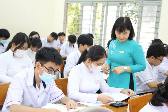 "Siết" trách nhiệm hiệu trưởng: Công khai số điện thoại tố giác bạo lực