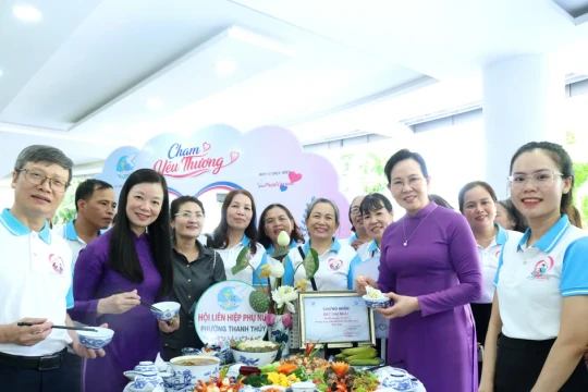 Kỷ niệm 25 năm Ngày Gia đình Việt Nam: ‘Chạm yêu thương – Xây hạnh phúc’