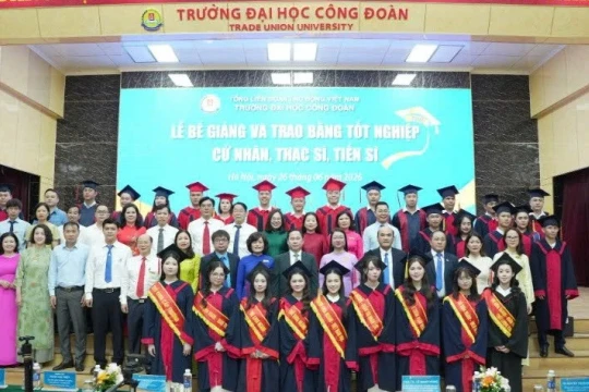 Trường ĐH Công đoàn trao bằng tốt nghiệp cho hơn 1.800 tân khoa