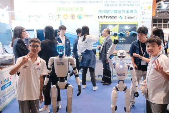 Học sinh Việt Nam xuất sắc rinh loạt giải thưởng Robotics khu vực
