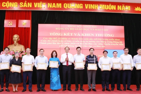 Báo GD&TĐ nhận Giấy khen Cuộc thi chính luận bảo vệ nền tảng tư tưởng của Đảng