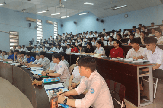 Trung tâm GDTX bất ngờ "bùng nổ": Hơn 900 hồ sơ chỉ sau 1 ngày