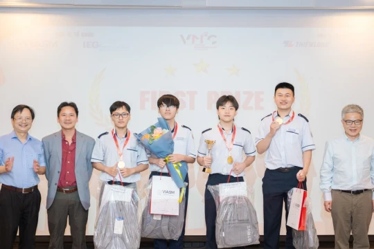 Vinh danh 8 đội thi xuất sắc nhất Kỳ thi Mô hình hóa Toán học Việt Nam