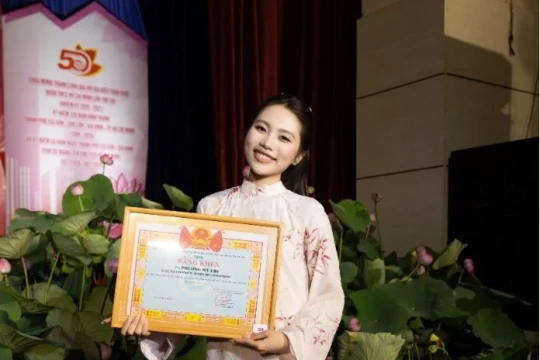 Phương Mỹ Chi nhận danh hiệu 'Thanh niên tiên tiến TPHCM làm theo lời Bác' 2026