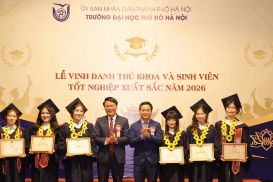 Trường ĐH Thủ đô Hà Nội vinh danh sinh viên tốt nghiệp thủ khoa và xuất sắc