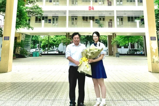 Hành trình chinh phục tri thức 'đi đến tận cùng bản chất' của nữ Thủ khoa