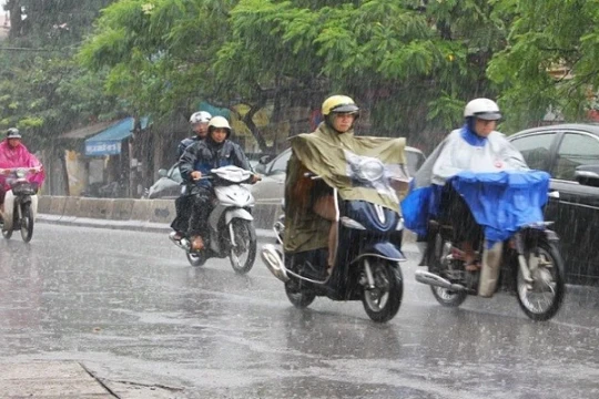 Dự báo thời tiết ngày 2/7: Bắc Bộ mưa dông về chiều tối, Trung Bộ nắng nóng