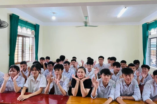 Một lớp học ở trường tốp cuối Hà Tĩnh có 1/4 tổng số học sinh đạt điểm 10 Toán