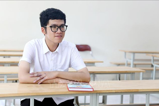 Thủ khoa toàn quốc khối A01 chia sẻ bí quyết duy trì hiệu quả học tập