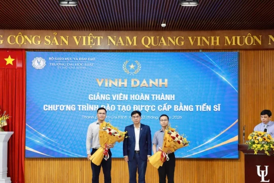4 giảng viên lấy bằng tiến sĩ được thưởng 720 triệu đồng