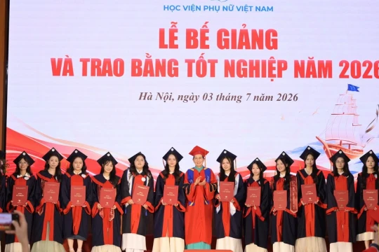 718 tân cử nhân Học viện Phụ nữ Việt Nam nhận bằng tốt nghiệp