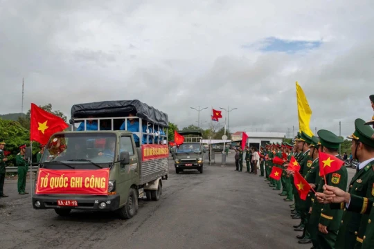 An Giang dâng hoa, dâng hương tưởng niệm các Anh hùng liệt sĩ