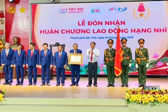 Trường Đại học Tây Đô đón nhận Huân chương Lao động hạng Nhì