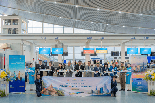Vietnam Airlines chính thức khai trương đường bay TP.HCM - Phuket