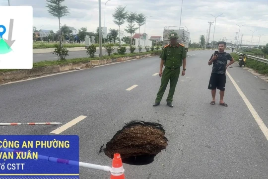 Xuất hiện hố ‘tử thần’ giữa đường gom khu công nghiệp ở Thái Nguyên